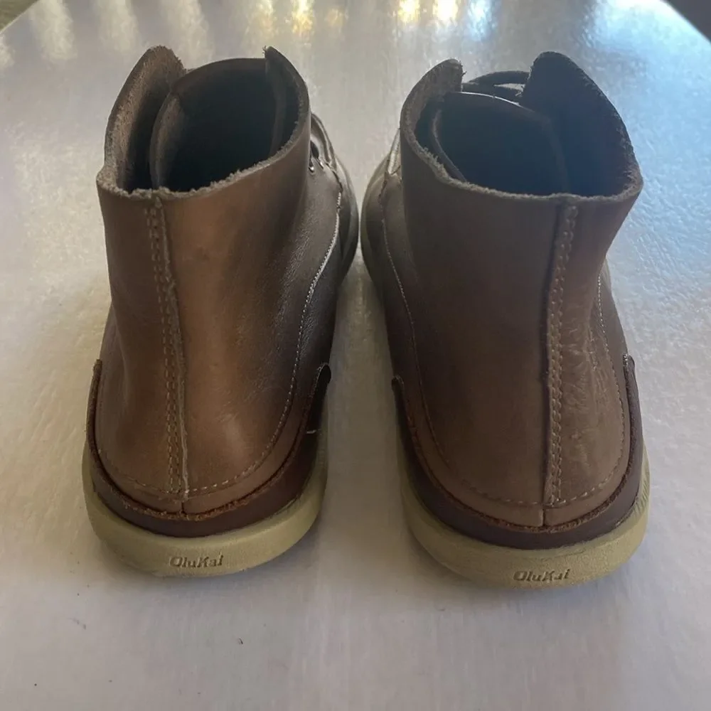 OLUKAI Nalukai Men’s Caramel Brown Leather Mid Top Boots Size 8.5 US